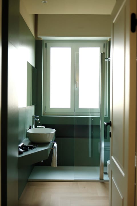 Brand-New 2BR Apartment in the Heart of Como, Duomo View Apartment in Como