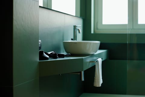 Brand-New 2BR Apartment in the Heart of Como, Duomo View Apartment in Como