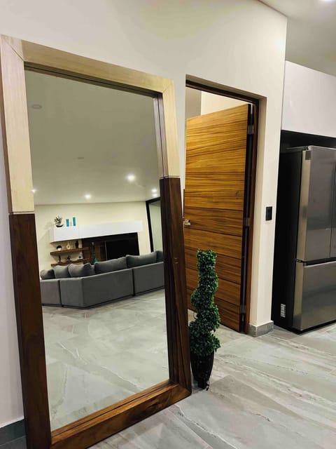 House, 4 Bedrooms, Private Pool, Lake View | Interior