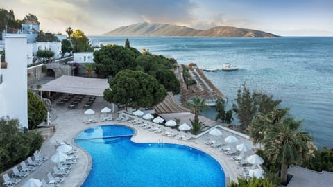 Seasonal outdoor pool, open 8:00 AM to 8:00 PM, pool umbrellas