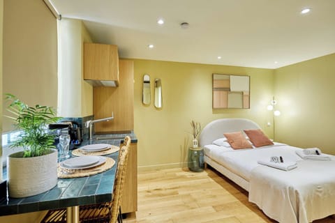 Apartment | 1 bedroom, laptop workspace, iron/ironing board, bed sheets