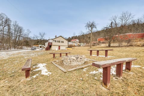 Danville Vacation Rental | 6BR | 2BA | 1,760 Sq Ft | Stairs Required