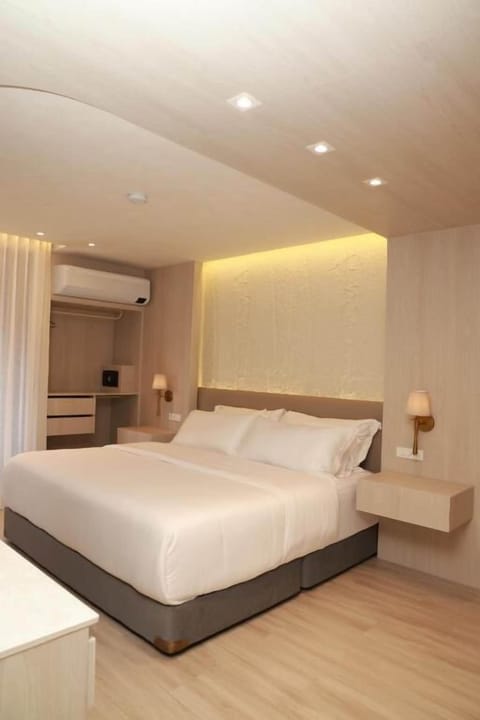 In-room safe, blackout drapes, soundproofing, free WiFi