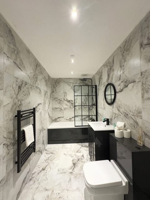 Apartment, 3 Bedrooms, Balcony | Bathroom | Hair dryer, towels, toilet paper