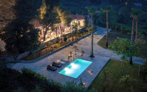 Astarte Villas - The Pine Tree Villa with Pool