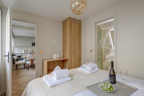Apartment | 2 bedrooms, laptop workspace, iron/ironing board, bed sheets