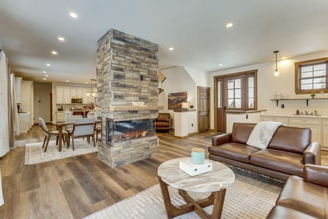 Grand Lake Vacation Rental | 3BR | 3BA | 3,080 Sq Ft