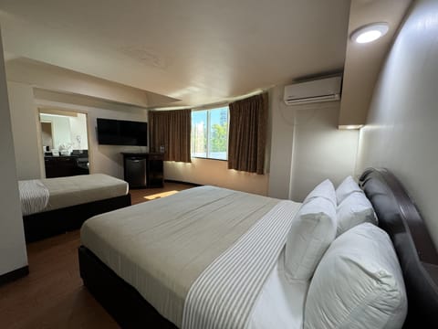 Suite | In-room safe, desk, iron/ironing board, bed sheets