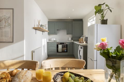 Tower View Kitchen/Dining Room - StayCotswold