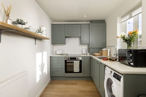 Tower View Kitchen/Dining Room - StayCotswold