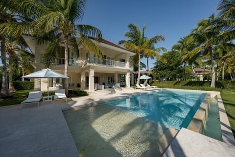 Arrecife 39 - Spacious 5BR villa near beach & golf (7991)