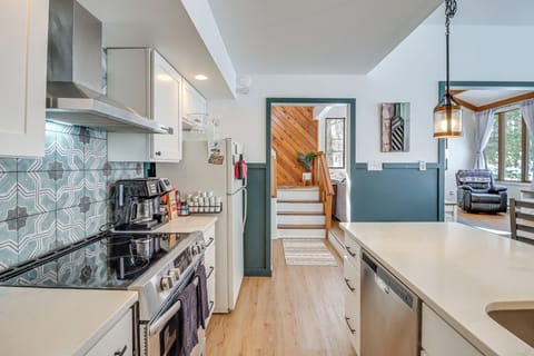 Kitchen | Main Level