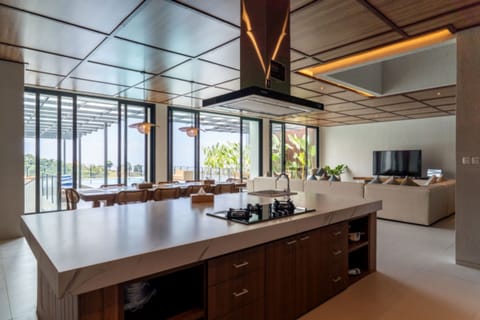 Family Villa, Balcony, Mountain View | Dining