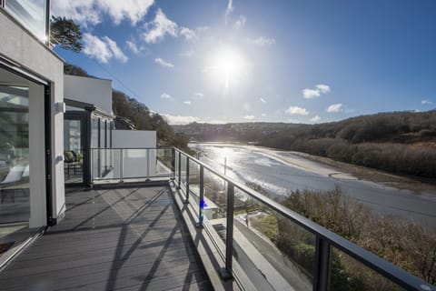 Balcony with stunning river views - Redshank