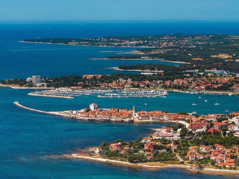 Water Resources, Body Of Water, Coast, Waterway, City, Urban Area, Coastal And Oceanic Landforms, Residential Area, Bird'S-Eye View, Sea
