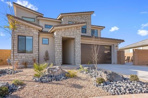 House, 5 Bedrooms | Exterior