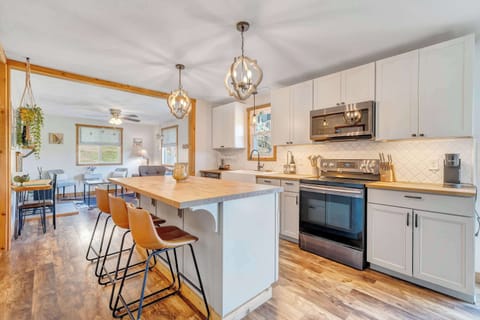 Fully-equipped kitchen for home cooked meals