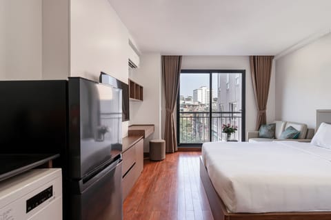Deluxe Room, Balcony | Hypo-allergenic bedding, free WiFi, bed sheets