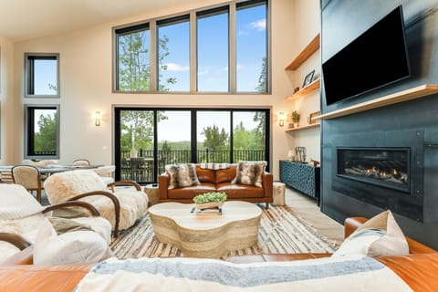 Welcome to Glacier Crest Retreat!