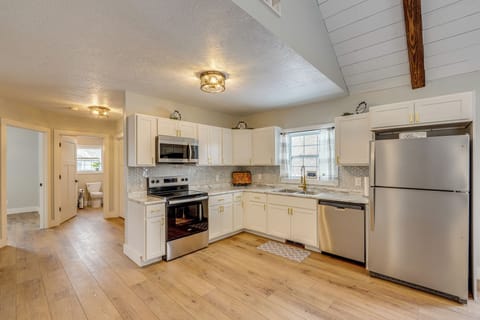 Kitchen | Main Level