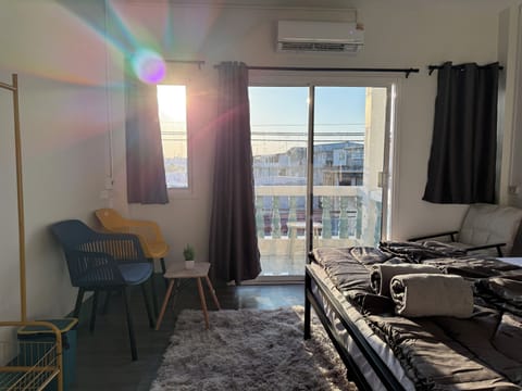 Deluxe Single Room, 1 King Bed, Balcony, City View | WiFi (free), bed sheets