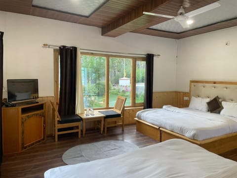 Deluxe Double Room, Hill View | Desk, WiFi (free)