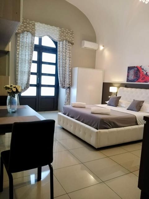 Comfort House, 1 Double Bed, Kitchen, City View | Blackout drapes, soundproofing, iron/ironing board, free WiFi