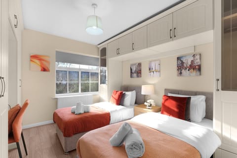 Basic House, Patio | Bed sheets
