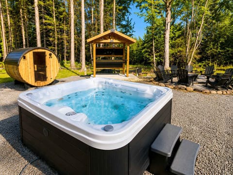 Private Hot Tub & Barrel Sauna in the Woods