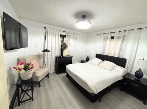 Queen bed with memory foam pillows, Roku tv, crystal chandelier fan