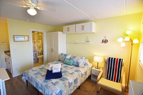 Lovely Venice Beach Studio (2 min. Walk to Beach) (6860)