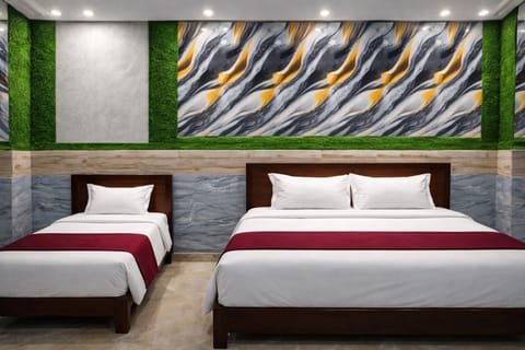Deluxe Triple Room, Air conditioning | Hypo-allergenic bedding, desk, soundproofing, free WiFi