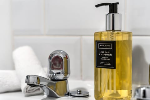 Modern 2-Bed Flat with Flexible Beds Apartment in Warrington