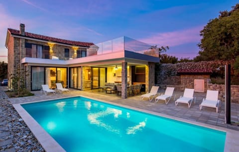 Comfort Villa, 4 Bedrooms, Private Pool, Garden View | Pool | Seasonal outdoor pool, sun loungers
