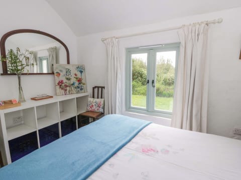 Cottage | 2 bedrooms, individually decorated, individually furnished, free WiFi