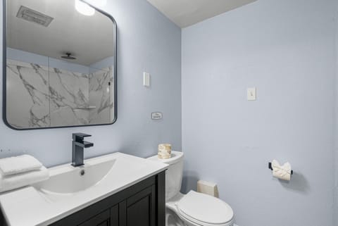 2 Double Beds, Partial Lake View image 1