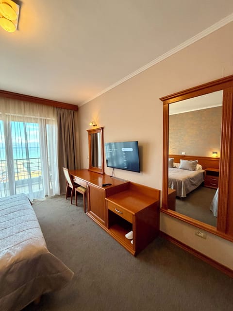 Deluxe Double Room, Balcony, Lake View | Iron/ironing board, free WiFi