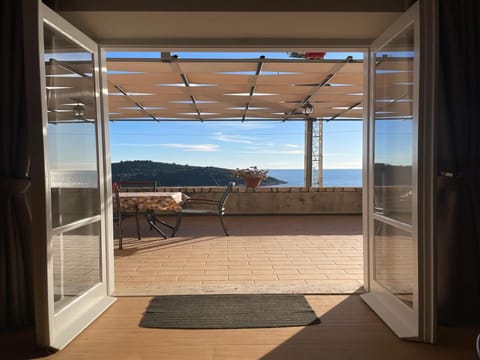 Apartment (Three Bedroom Apartment with Sea View) | Terrace/patio