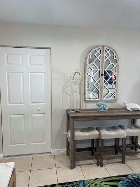 3BR, Family friendly Coastal Home with Fire Pit & Fenced Yard House in Tarpon Springs