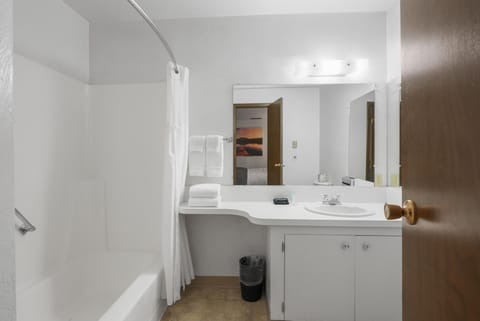 1 King Bed, No Window (Interior Access) image 1