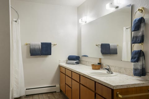 2 Queen Beds Kitchen Suite Non-Smoking image 1