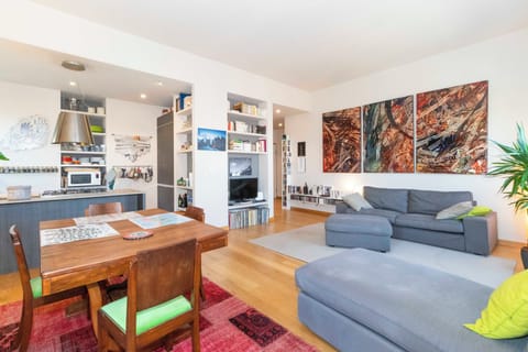 Apartment | Living area | TV