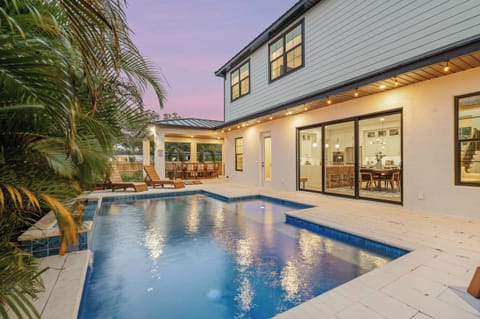 Welcome to Hibiscus Haven - A beautiful and inviting escape in paradise!