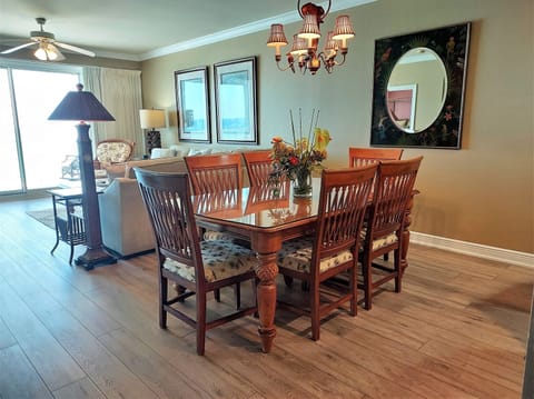 Dining Room Table with Seating for 6
