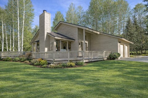 Quiet Elkhorn setting surrounded by aspens for a peaceful Sun Valley stay