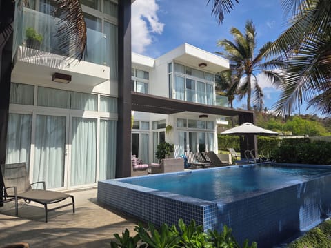 Private Infinity Pool 10m