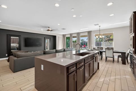 House (3 Bedrooms) | Interior