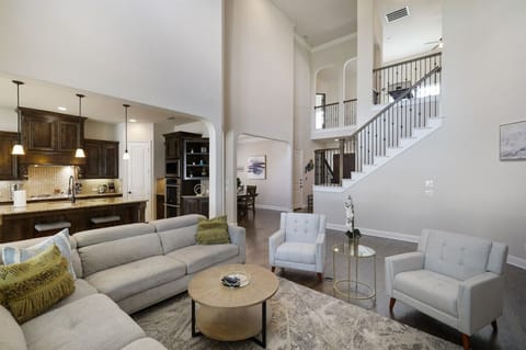 House (5 Bedrooms) | Interior