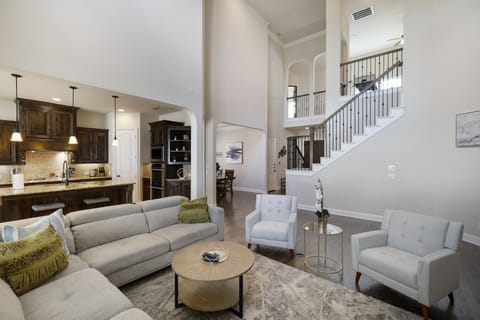 House (5 Bedrooms) | Interior