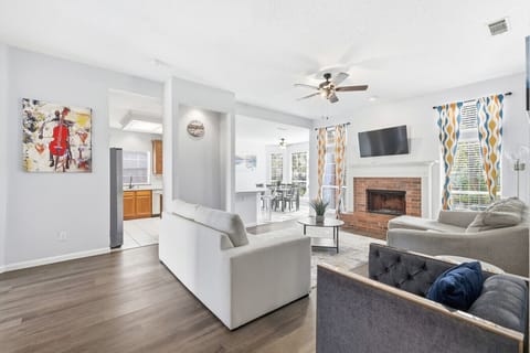 House (4 Bedrooms) | Interior